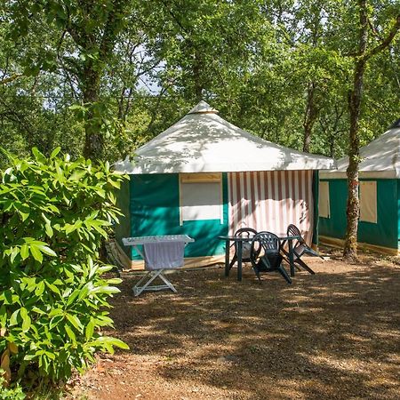 Camping Au Bois Dormant Hotel Chauffour-sur-Vell Exterior foto