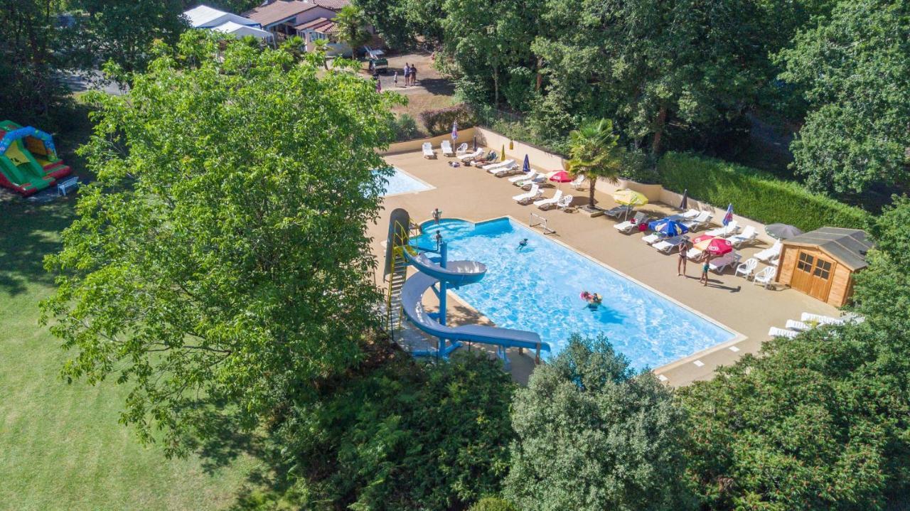 Camping Au Bois Dormant Hotel Chauffour-sur-Vell Exterior foto