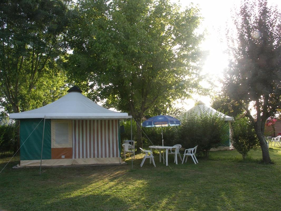 Camping Au Bois Dormant Hotel Chauffour-sur-Vell Exterior foto