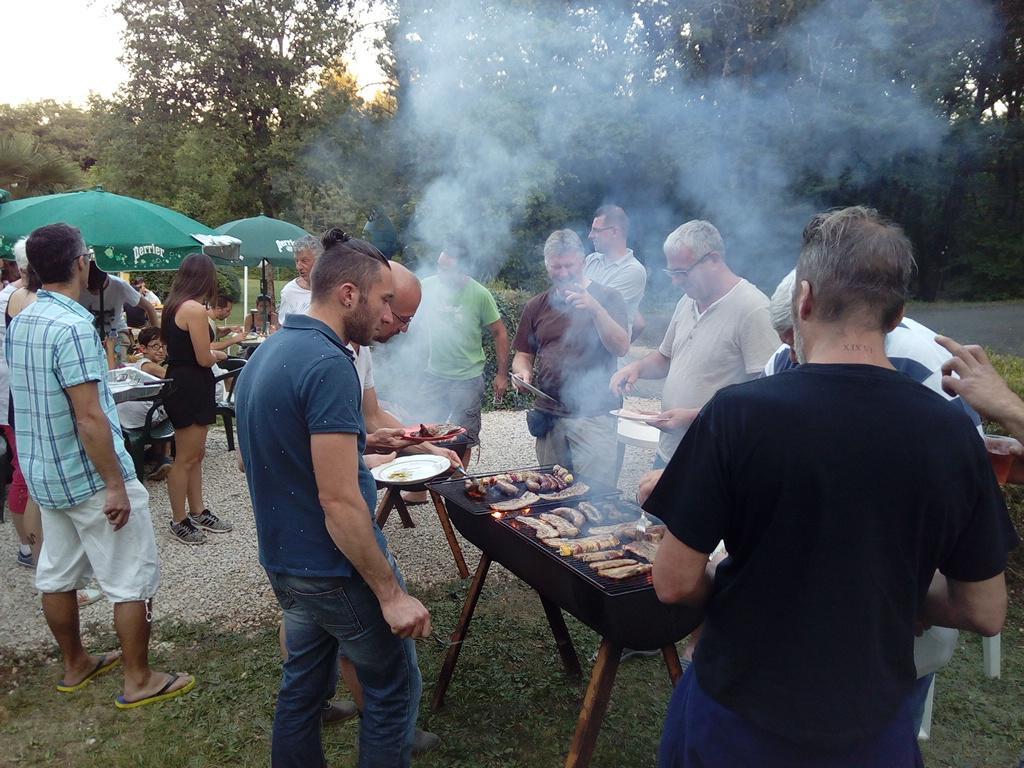 Camping Au Bois Dormant Hotel Chauffour-sur-Vell Exterior foto