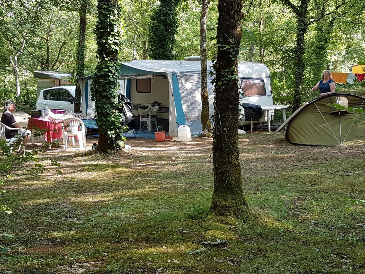 Camping Au Bois Dormant Hotel Chauffour-sur-Vell Exterior foto